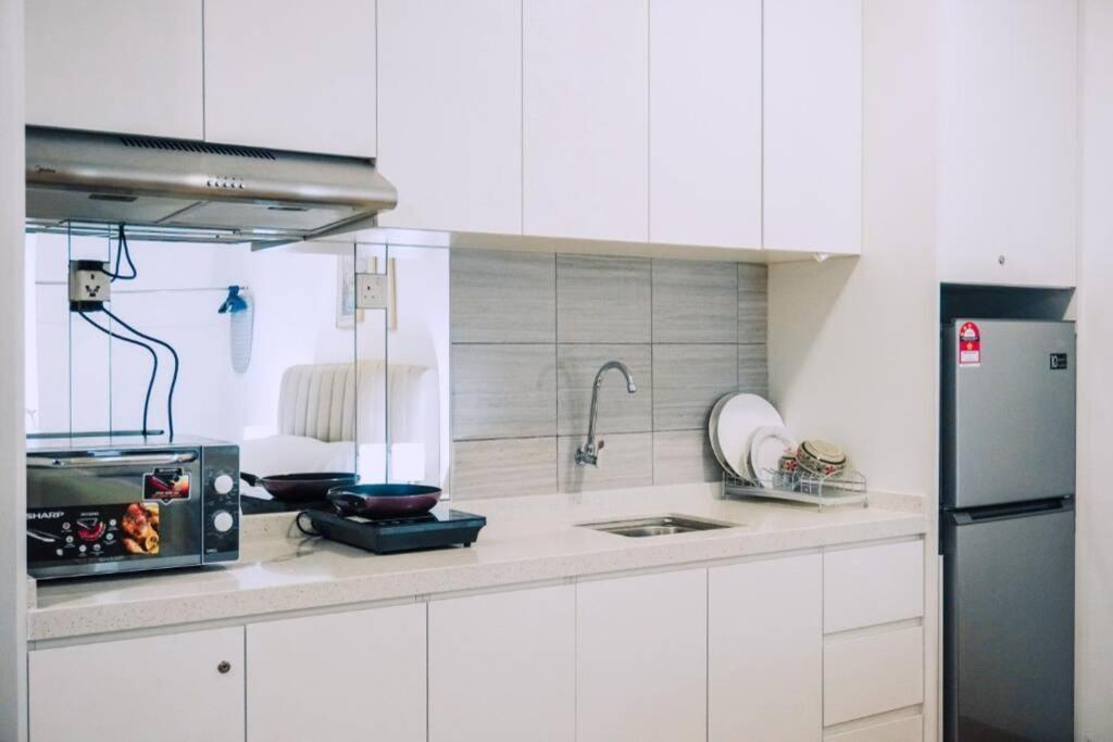 Apple Home 2 At Menara Simfoni, King Size Bed, Cheras, Nexflix, Wifi, Parking Seri Kembangan Zewnętrze zdjęcie