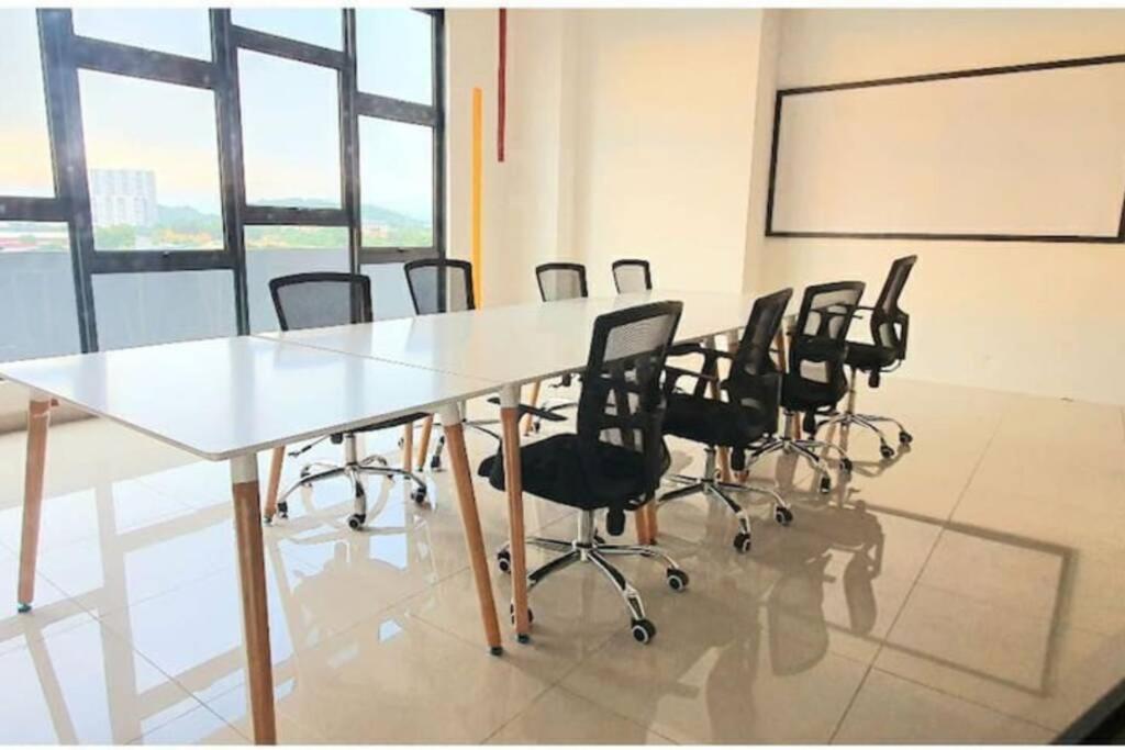 Apple Home 2 At Menara Simfoni, King Size Bed, Cheras, Nexflix, Wifi, Parking Seri Kembangan Zewnętrze zdjęcie