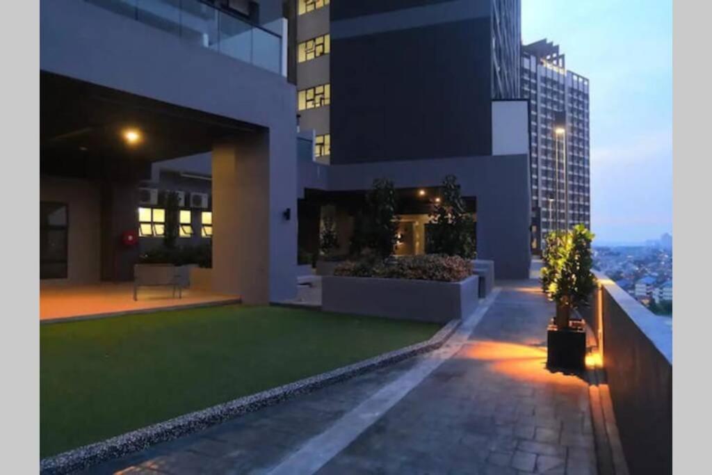 Apple Home 2 At Menara Simfoni, King Size Bed, Cheras, Nexflix, Wifi, Parking Seri Kembangan Zewnętrze zdjęcie