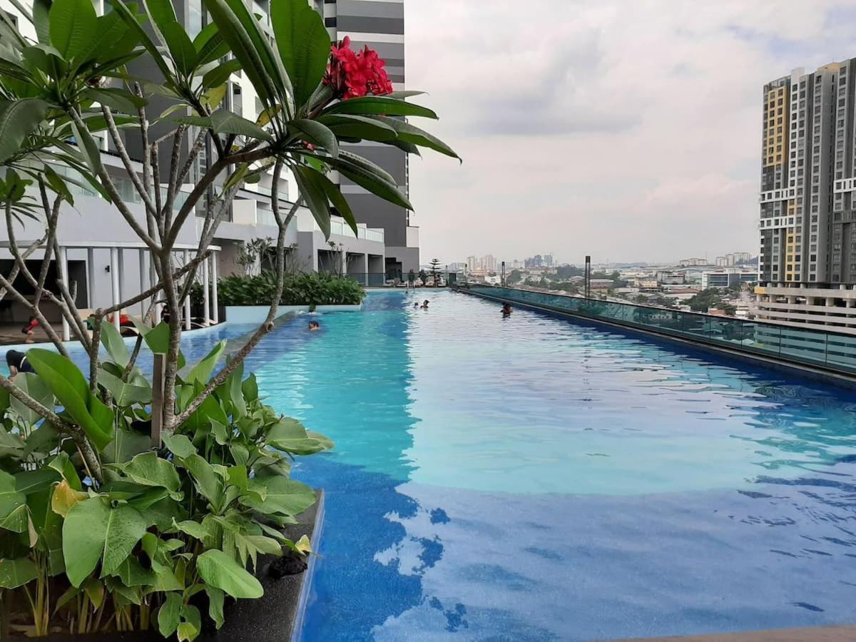 Apple Home 2 At Menara Simfoni, King Size Bed, Cheras, Nexflix, Wifi, Parking Seri Kembangan Zewnętrze zdjęcie